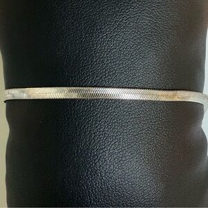 Pretty Bird White Gold Necklace